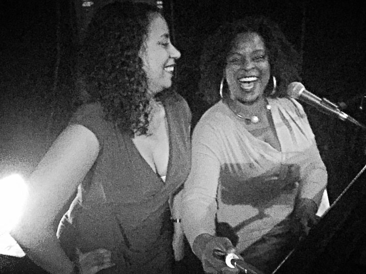 SelfieOuttakeLenaNHazelShannonYvonneMoreau